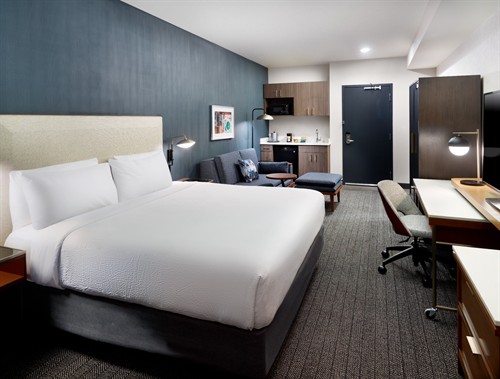 Gallery Image ATLYN_Junior_Suite.jpg