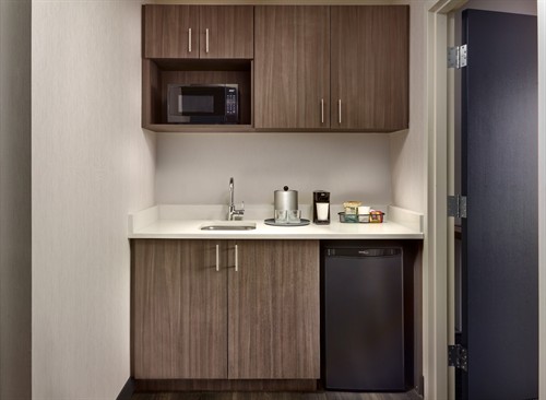 Gallery Image ATLYN_Suite_Bar.jpg