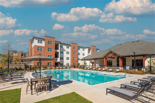 Resort-style pool with tanning ledge
