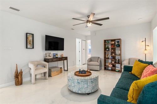 Gallery Image 01-815_Palmetto_Dr_Port_Charlotte_Florida-2.jpg