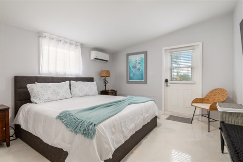Gallery Image 13-815_Palmetto_Dr_Port_Charlotte_Florida-14.jpg