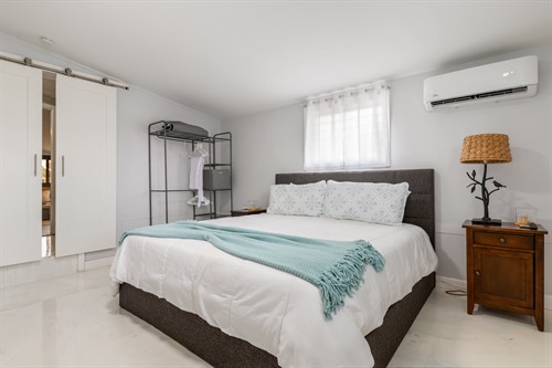 Gallery Image 14-815_Palmetto_Dr_Port_Charlotte_Florida-15.jpg