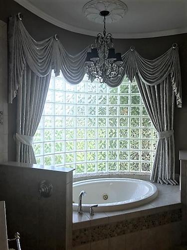 Gallery Image SIDE_VIEW_2_(1)_dramatic_bath_drapes_pic_with_swags_and_jabots_pic.jpg