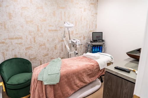 Glow Aesthetic Center Med Spa in Encino, CA