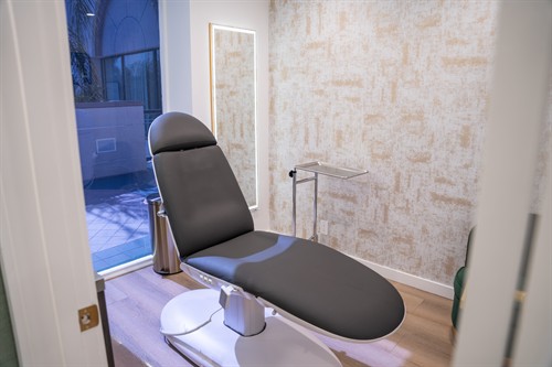 Glow Aesthetic Center Med Spa in Encino, CA