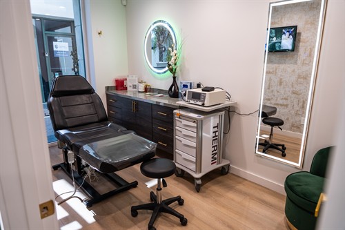 Glow Aesthetic Center Med Spa in Encino, CA