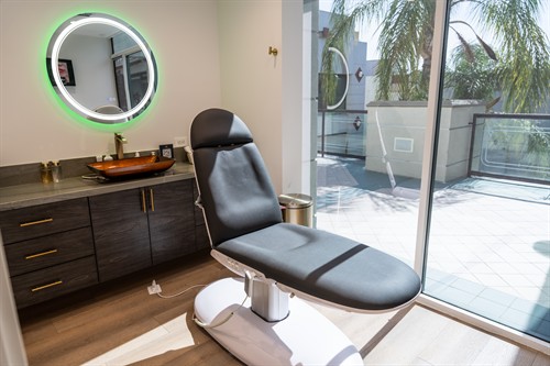 Glow Aesthetic Center Med Spa in Encino, CA