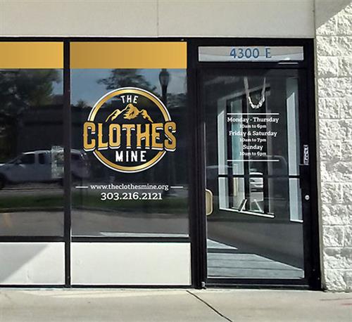 The Clothes Mine in Lakewood window signage