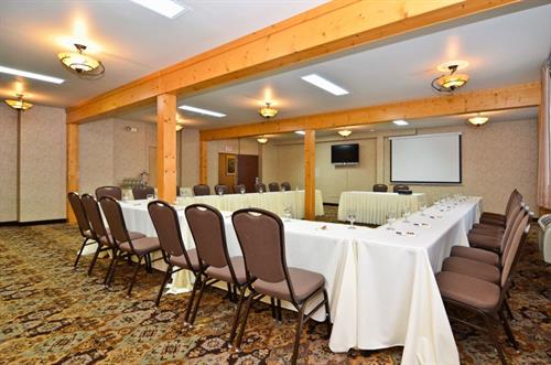 Meet in comfort with natural lighting