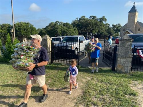 Knights of Columbus and kids assisting with wreaths on July 4th