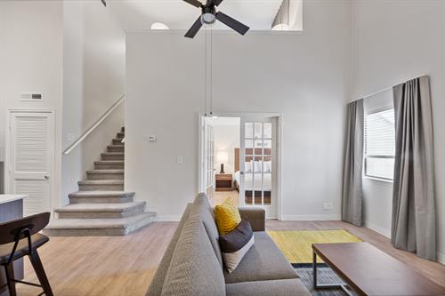 Two Bedroom Loft incl. full kitchen + washer/dryer in suite