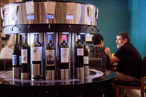 Gallery Image eno_w_people.jpg