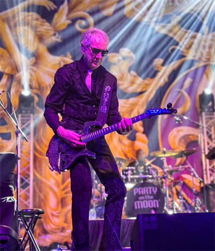 Gallery Image Dennis_Endymion_Photo.png