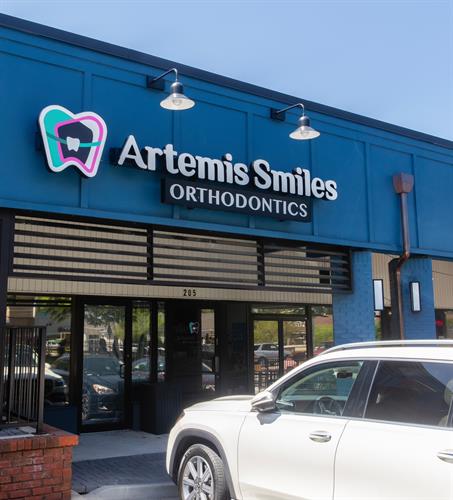 outdoor-office-enterance-artemis-smiles-orthodontics-atlanta-ga