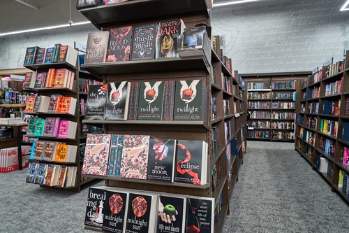 Gallery Image Books_a_Million_18.jpg
