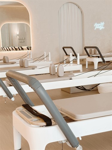 Offering a variety of science-based Pilates Reformer classes for a unique, customizable fitness plan.