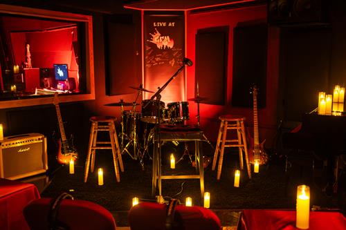 Gallery Image Live_at_GFM_Stage_Closeup.JPEG