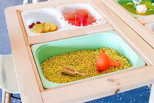 Gallery Image sensory_tables.jpg