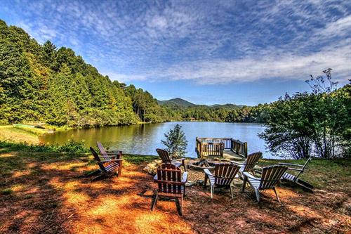 Many of our cabin rentals are located on water, including Lake Buckhorn 