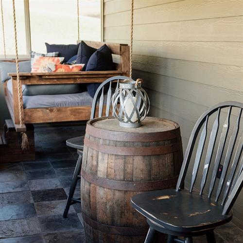 Vineyard Suite porch & bed swing