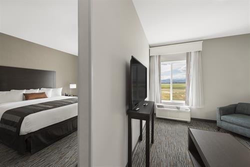 Wingate by Wyndham Loveland King Suite