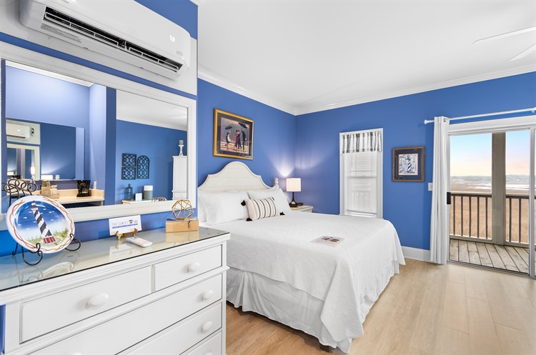 Hatteras Grand Room - Top Floor