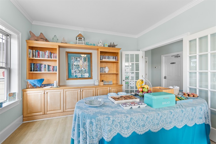Breakfast Room