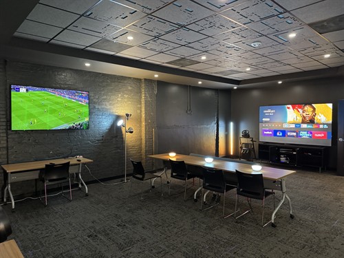 Gallery Image ZL-NO_Meeting_room_2TVs.jpg