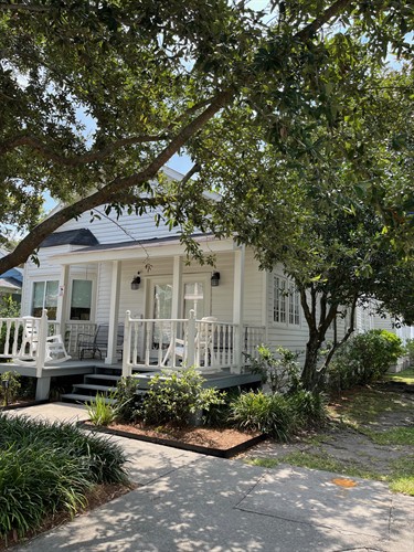 Gallery Image IMG_1504.jpg