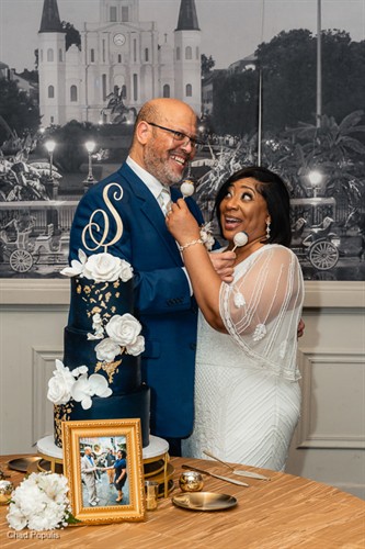 Karin and Walter cutting their wedding cake at Generations Hall.