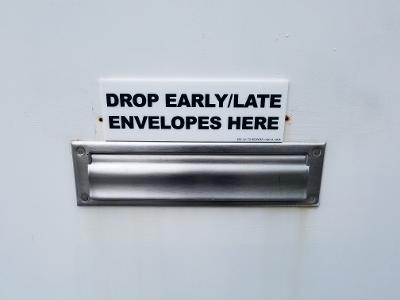 "Early/Late" key drop slot