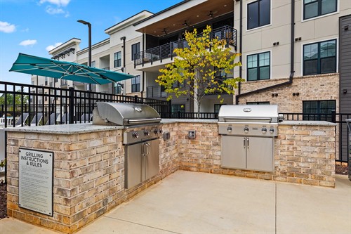 Gallery Image bbqarea.jpg