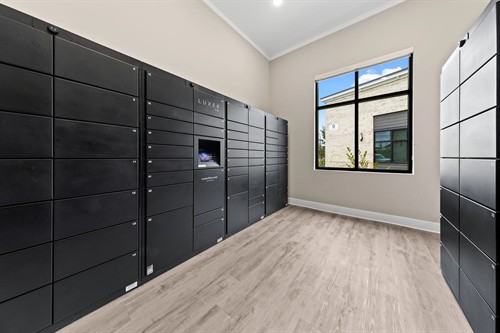 Gallery Image packageroom.jpg