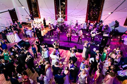 We know how to pack your dance floor!