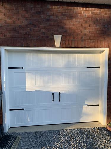 Fresh new garage door installation! A clean, classic upgrade that boosts curb appeal and smooth operation. Serving Brentwood, Williamson County, and all of Middle TN.