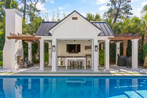 Cook, entertain, and enjoy—your outdoor kitchen awaits.