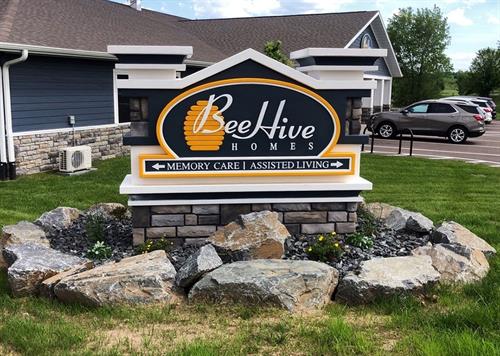 Gallery Image 616f033919c8bb8483f82452_Beehive_Homes_Monument_Eau_Claire_La_Crosse_Sign_Group.jpg