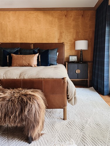 Gallery Image Western_Bedroom_by_Kimberly_Morris_Interiors.jpg