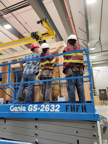 Gallery Image flatirons_habitat_staff_and_students.jpg