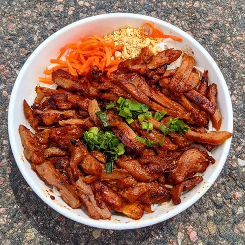 Gallery Image grilled_chicken_vermicelli_bowl(1).jpg