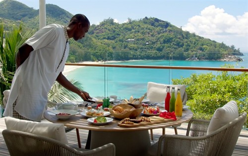 Coul I interest you in lunch overlooking a white sand beach with an ocean breeze? 