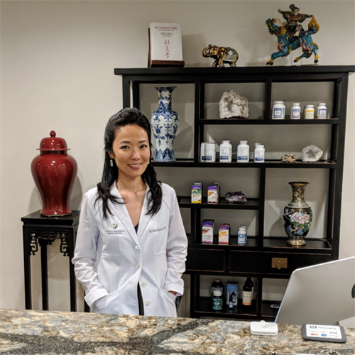 Gallery Image Dr._Lin_front_desk.png