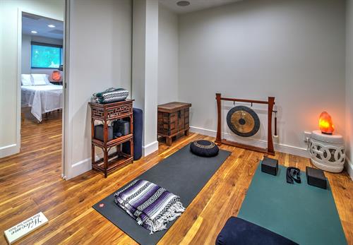 Gallery Image Yoga_room.jpg