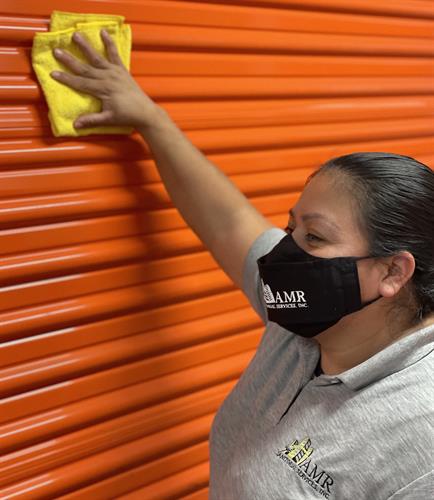 AMR employee wearing AMR mask 