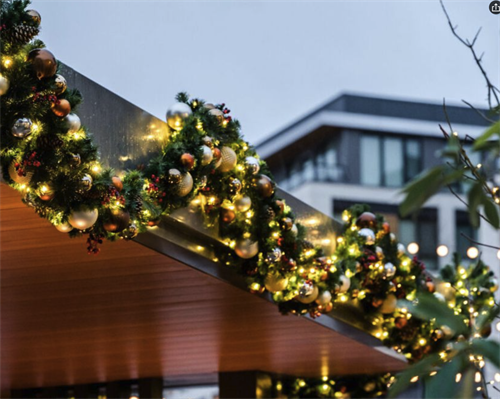 Crisp, warm-white, custom-cut rooflines tailored specifically to your home’s architecture. No loose wires, no mismatched strands—just clean, high-end design for your Westside residence. Book your installation at lightsuptoday.com! ??