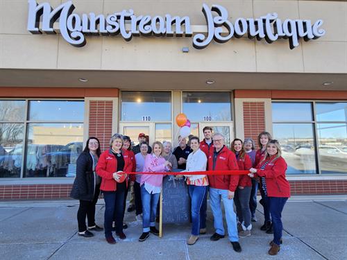 Gallery Image Mainstream_Boutique_Ribbon_Cutting.jpg