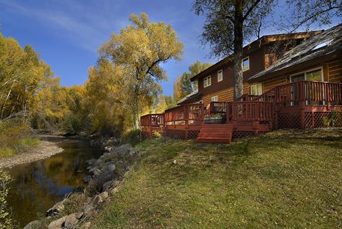 291 W Cottonwood Rd Gunnison, CO 81230 - Riverfront log home near the Golf Course