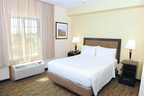 Suite offering a work desk, free high speed Internet and flat screen TV