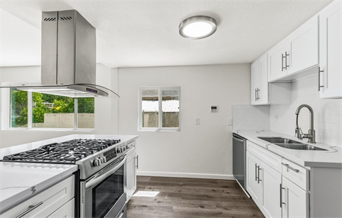Gallery Image 616_Mahoney_Ave._Oak_View._CA_93022_-_Kitchen_Looking_Out.png