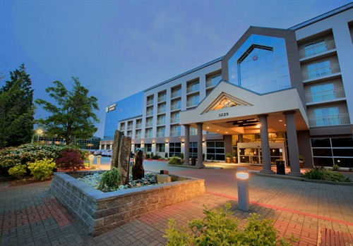 Gallery Image Embassy_Suites_Seattle_Bellevue_Outdoor_Photo.jpg